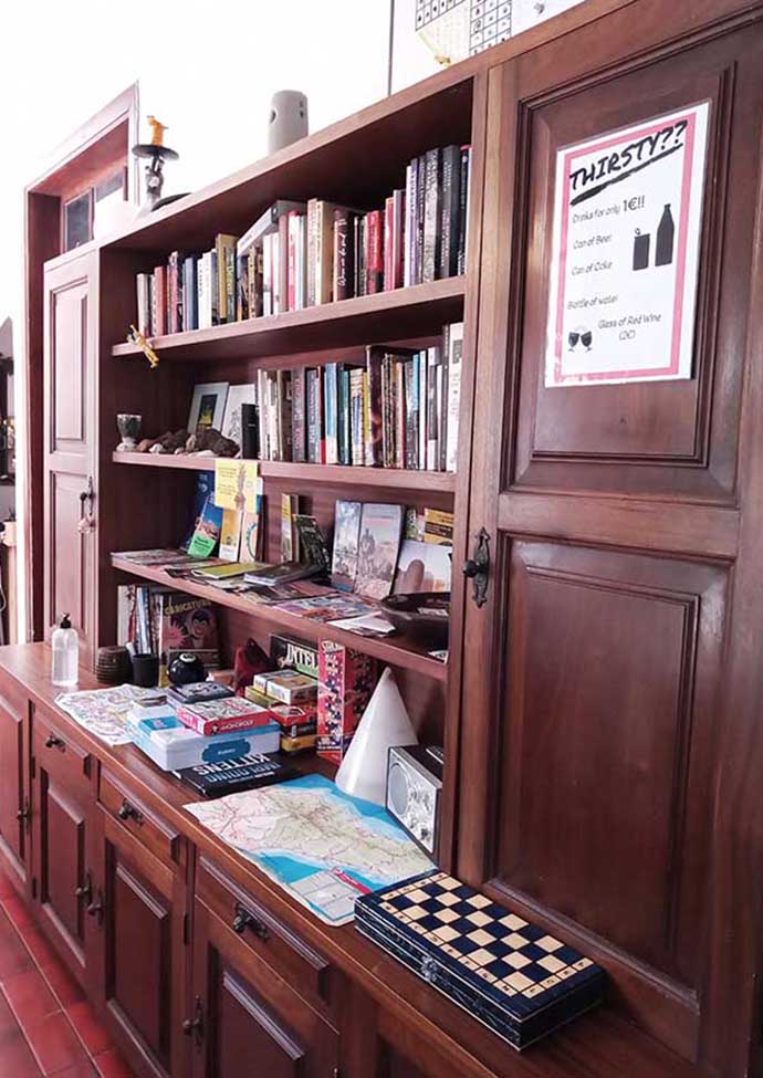 Biblioteca y juegos